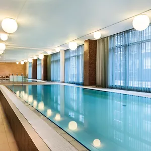 4* Hotel apartamentowy Adina